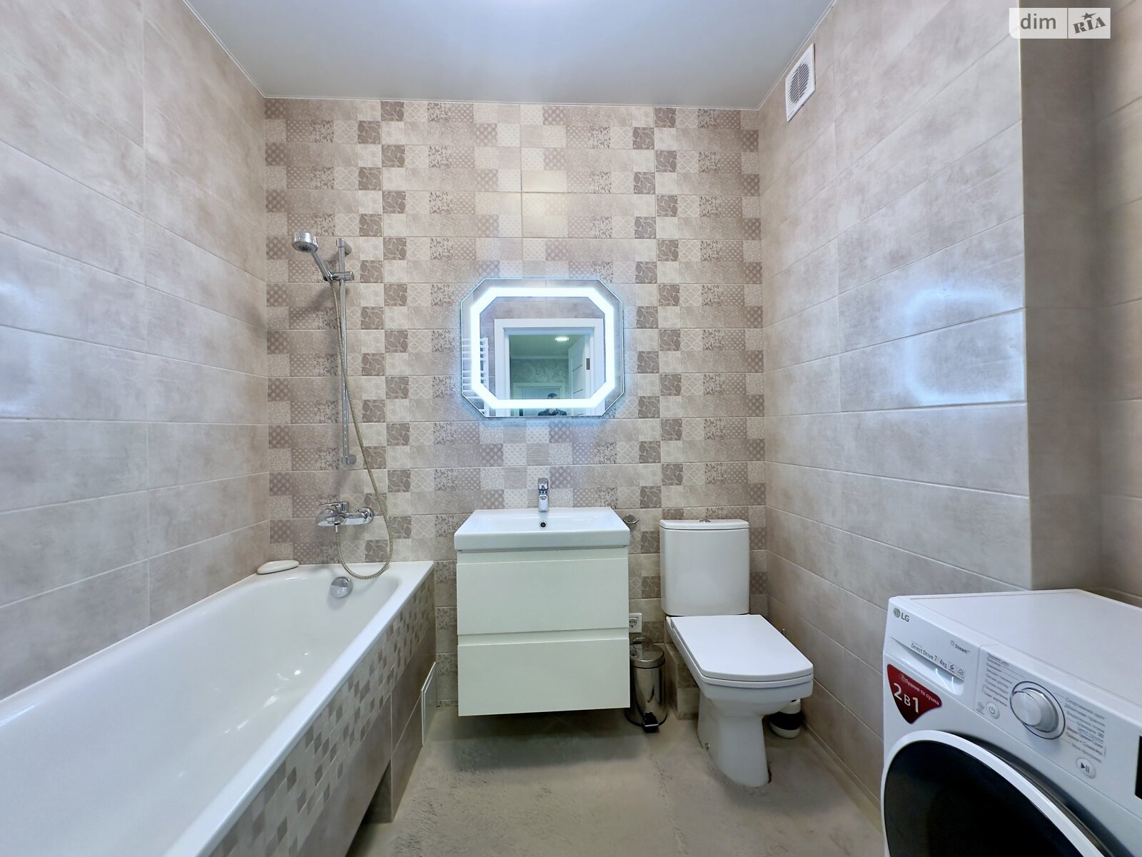 Spacious 2-room apartment in ЖК 'Семицвіт' with functional design