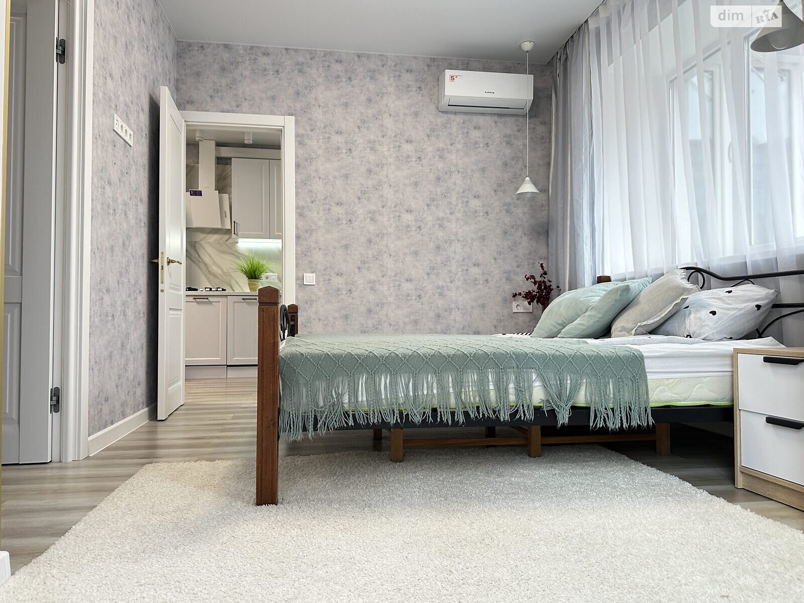 Spacious Euro Two-Room Apartment near Central Park on Lesnaya Street
