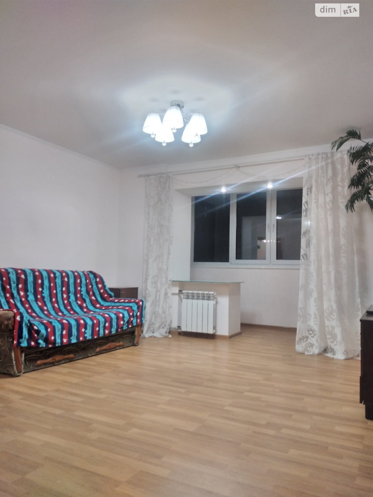 Comfortable 1-Room Apartment with Full Amenities on Simirenko Street