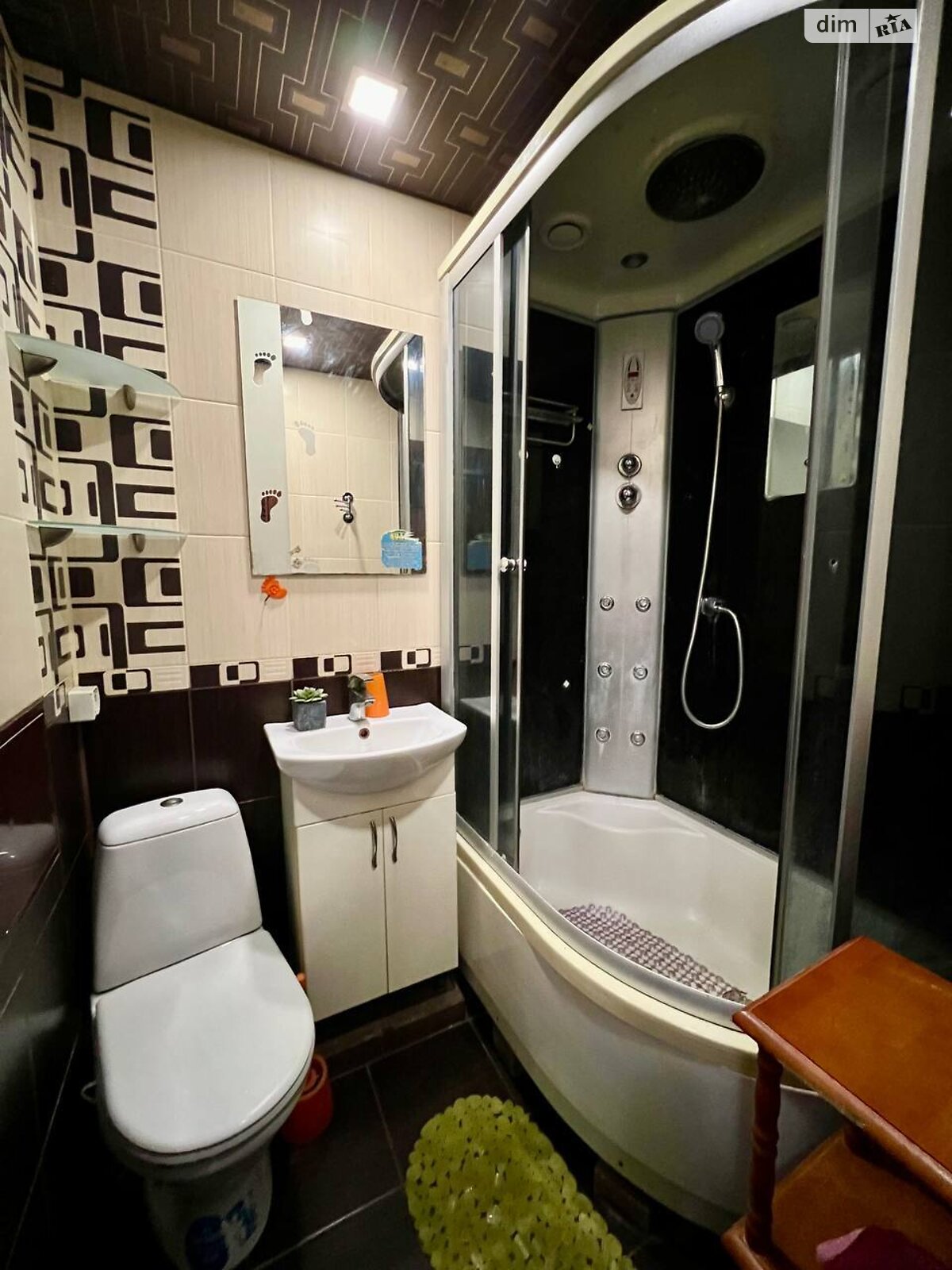 1-Room Apartment at Druzhby Narodov 237 with Full Amenities