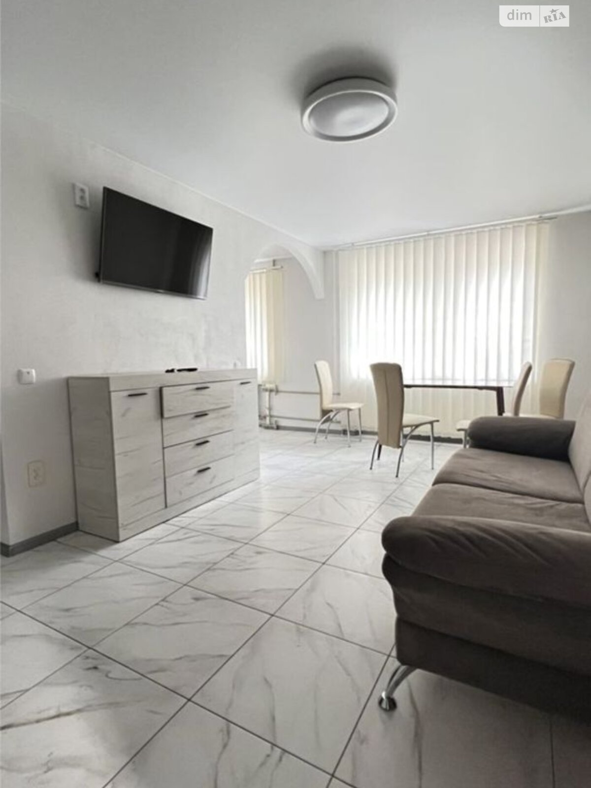 Freshly Renovated Apartment with Modern Amenities