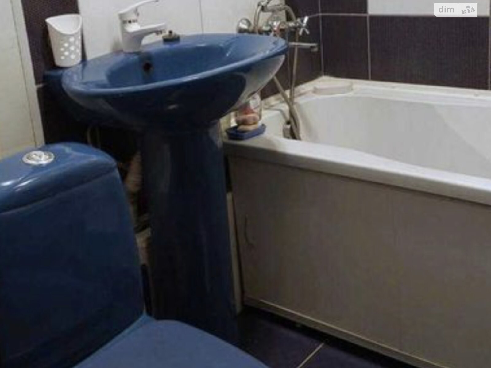1-Room Apartment for Long-Term Rent near Budivelnykiv Street