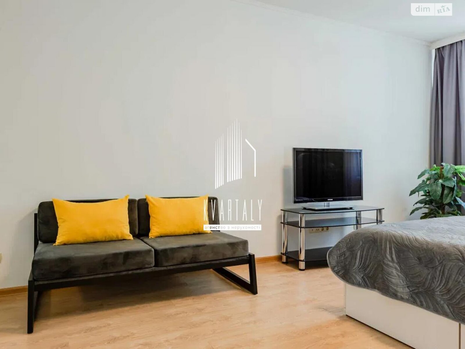 1-bedroom apartment on Anna Akhmatova Street, well-equipped and bright