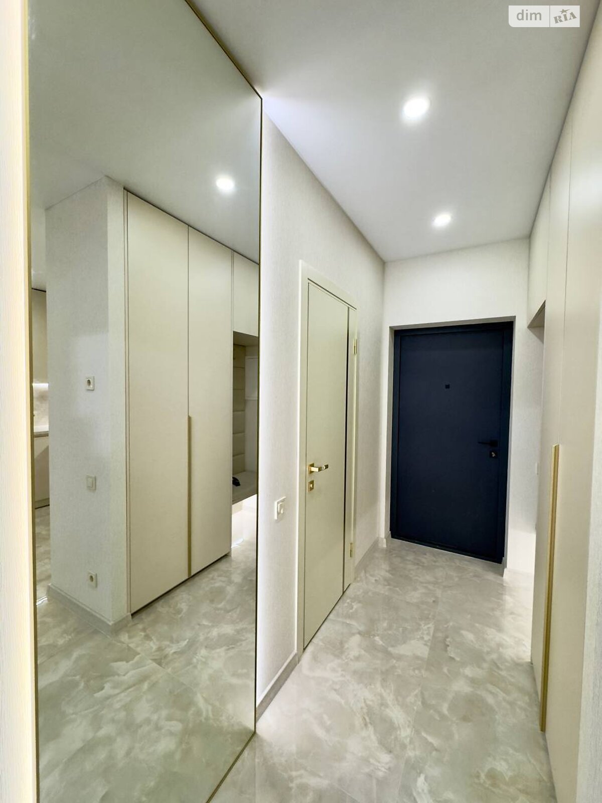 Premium 1-bedroom apartment in AVALON YARD residential complex