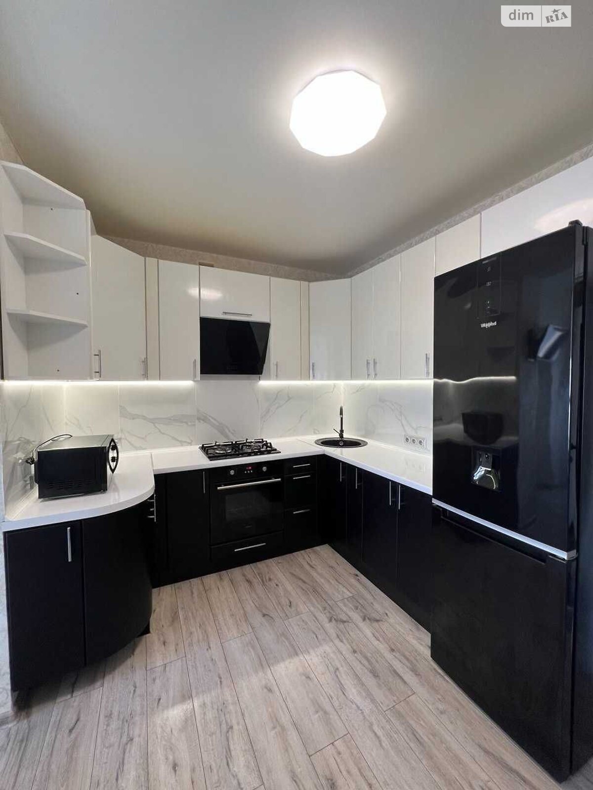 Modern 2-Room Apartment in Sofievska Borshchagovka with Convenient Location