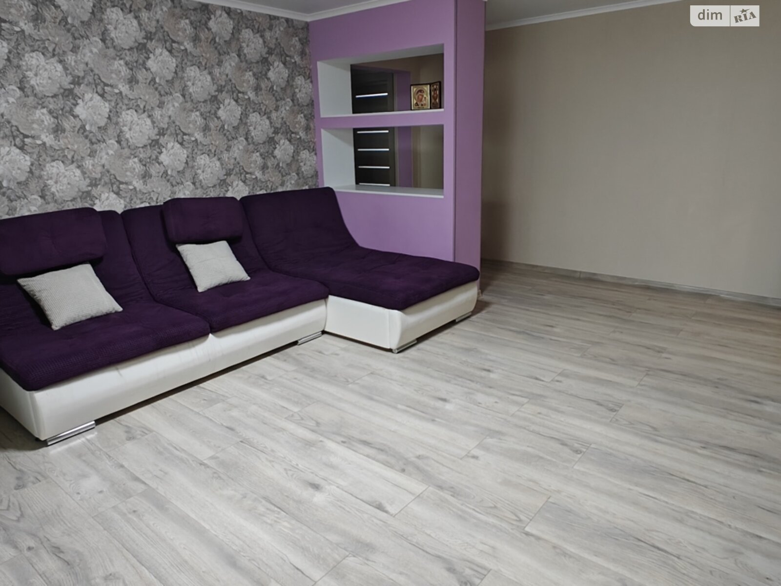 3-Room Apartment near Lavina Mall with Lake and Forest Nearby