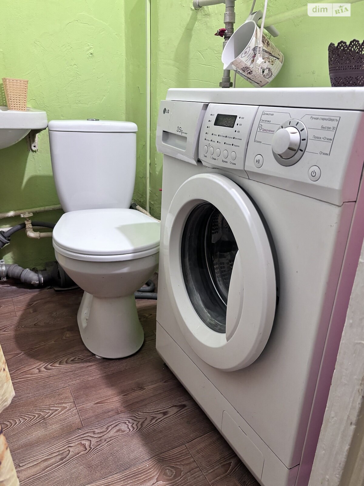Walking distance to metro, clean apartment with fresh renovation