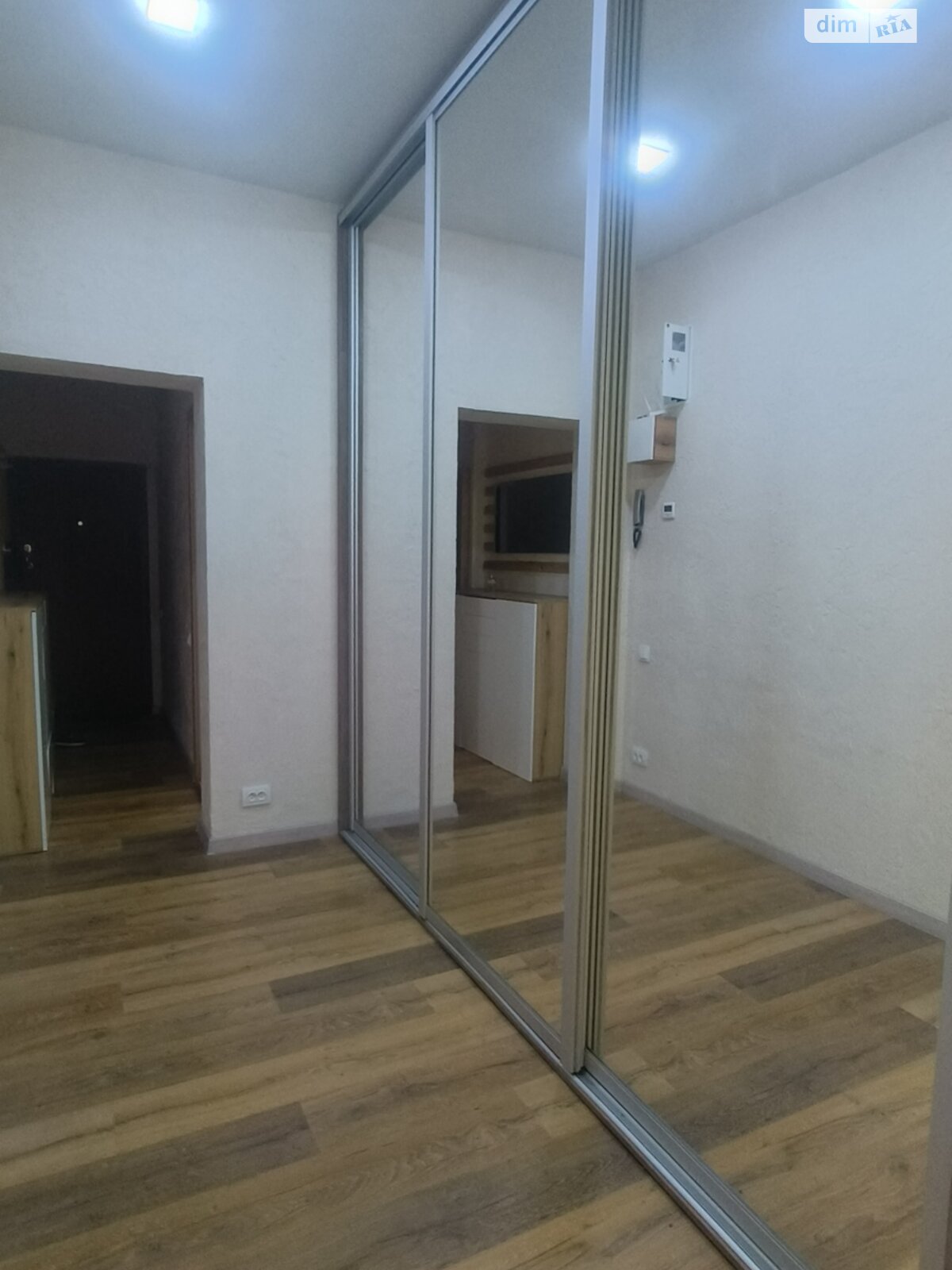 Stylish 2-room apartment with terrace near city center
