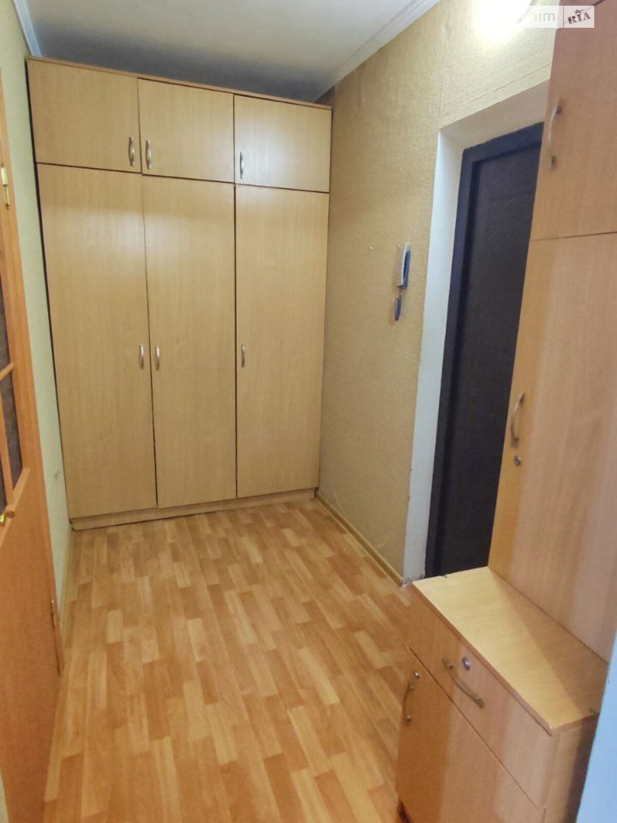 Мебльована квартира з балконом та побутовою технікою