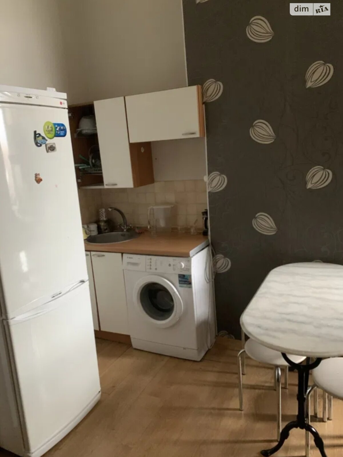 Central apartment with quality renovation and everything you need