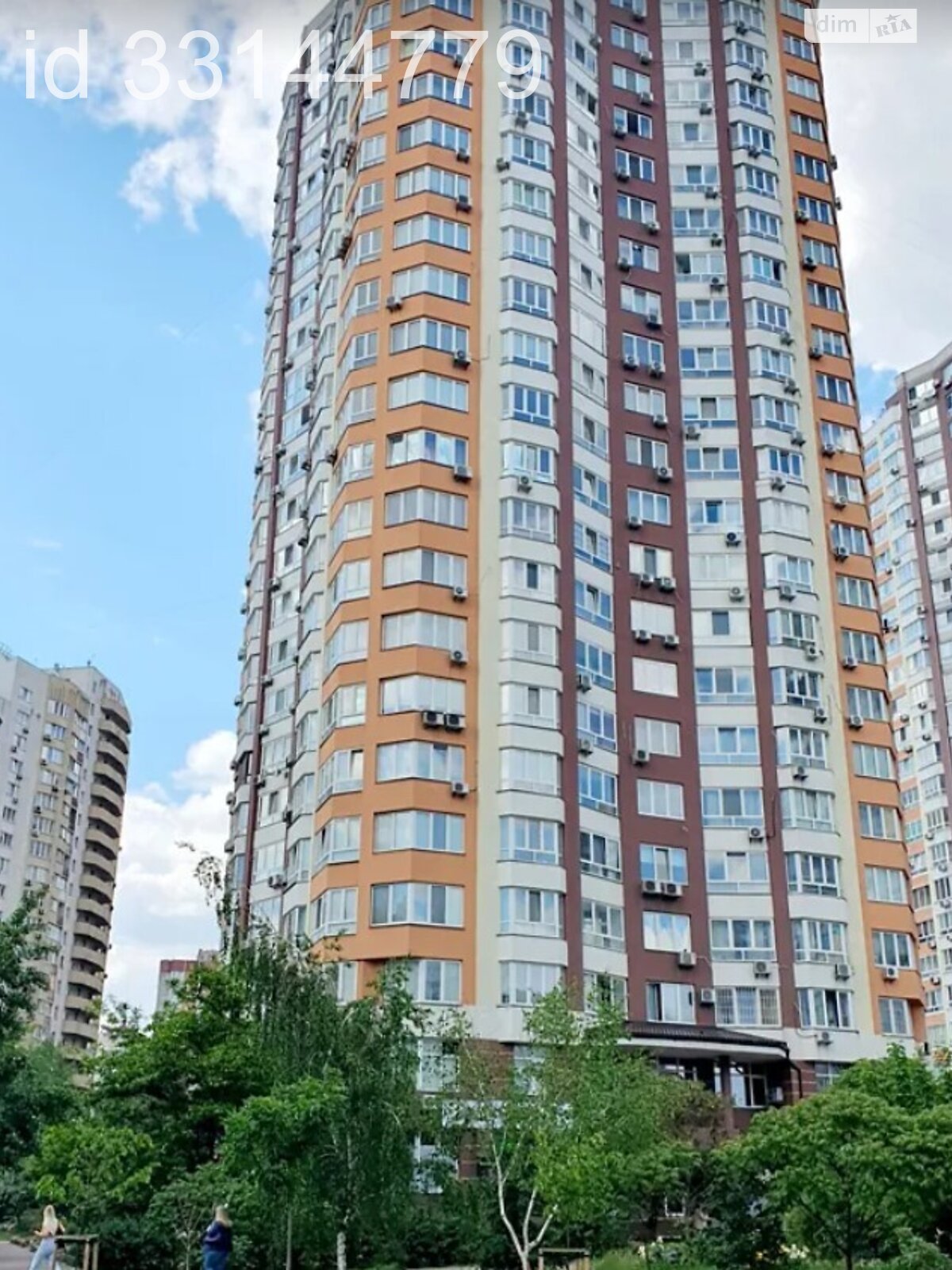 Spacious 80 sq.m. apartment near Osokорки metro, fully furnished