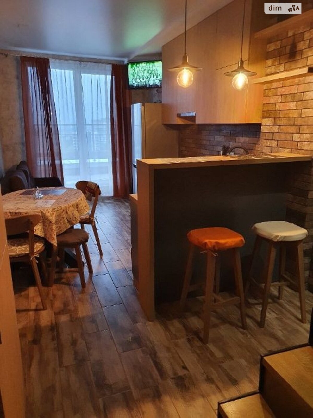 2-Level Apartment with Kitchen Studio, Warm and Spacious