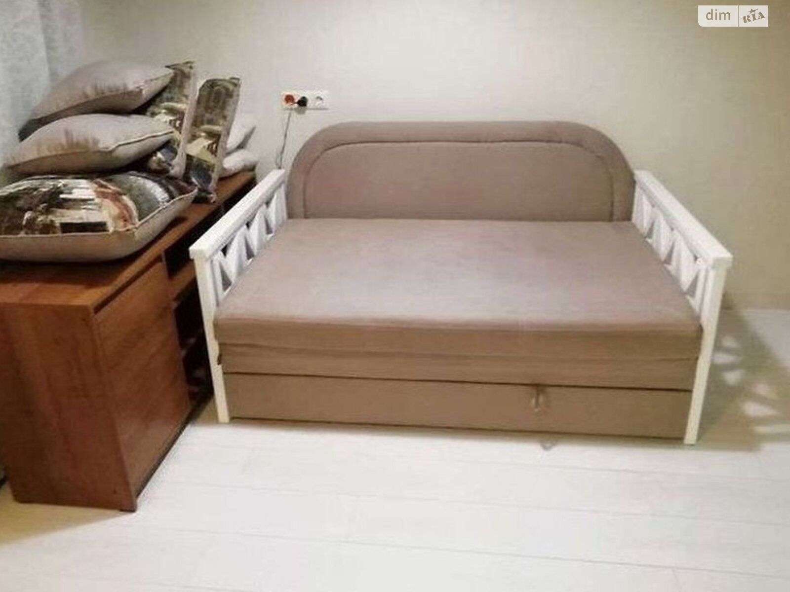Furnished Studio Apartment with Modern Amenities near Akademmistechko Metro