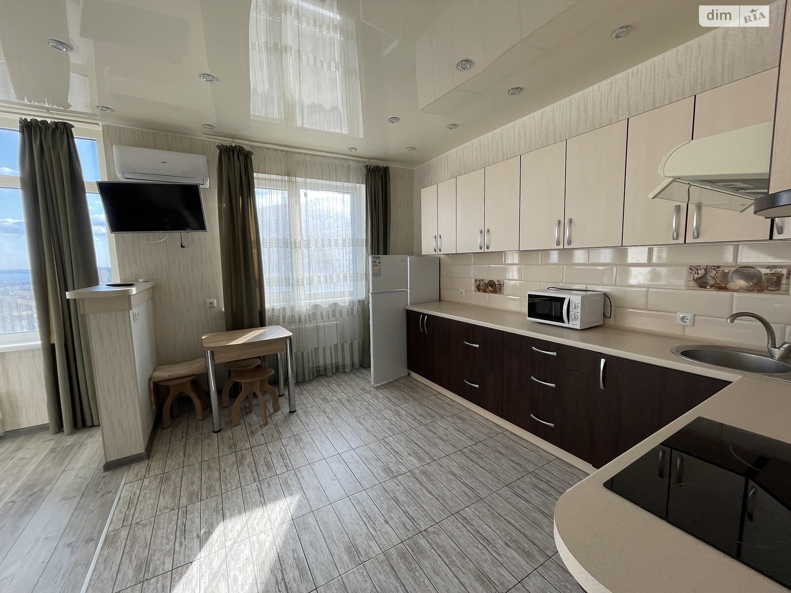 Spacious 1-bedroom apartment in Perlina residential complex on Sakharova