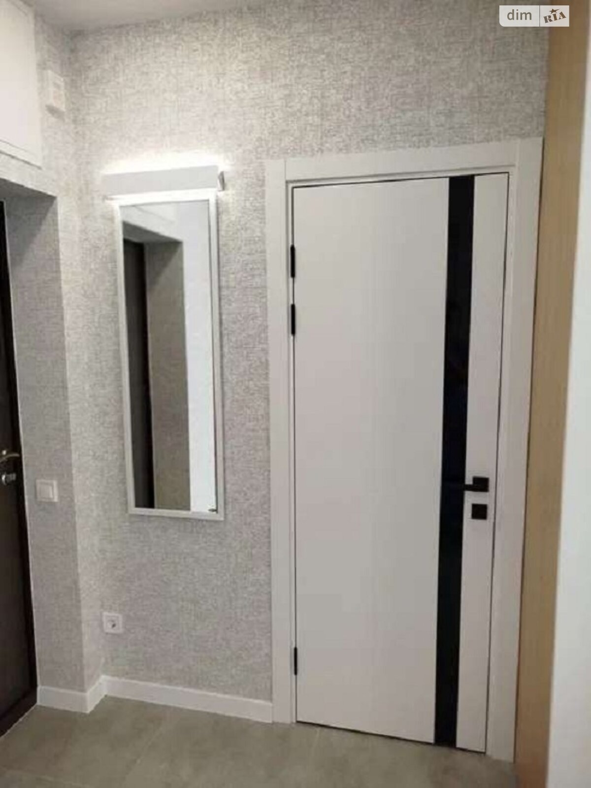 Modern 1-Bedroom Apartment in Suchasnyi Kvartal Complex