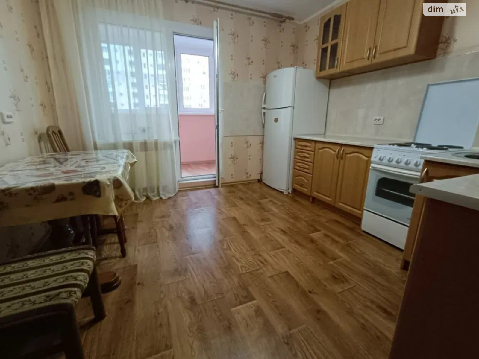 1-Bedroom Apartment on Zdolbunivska Street, 5th Floor of 25-Story Building