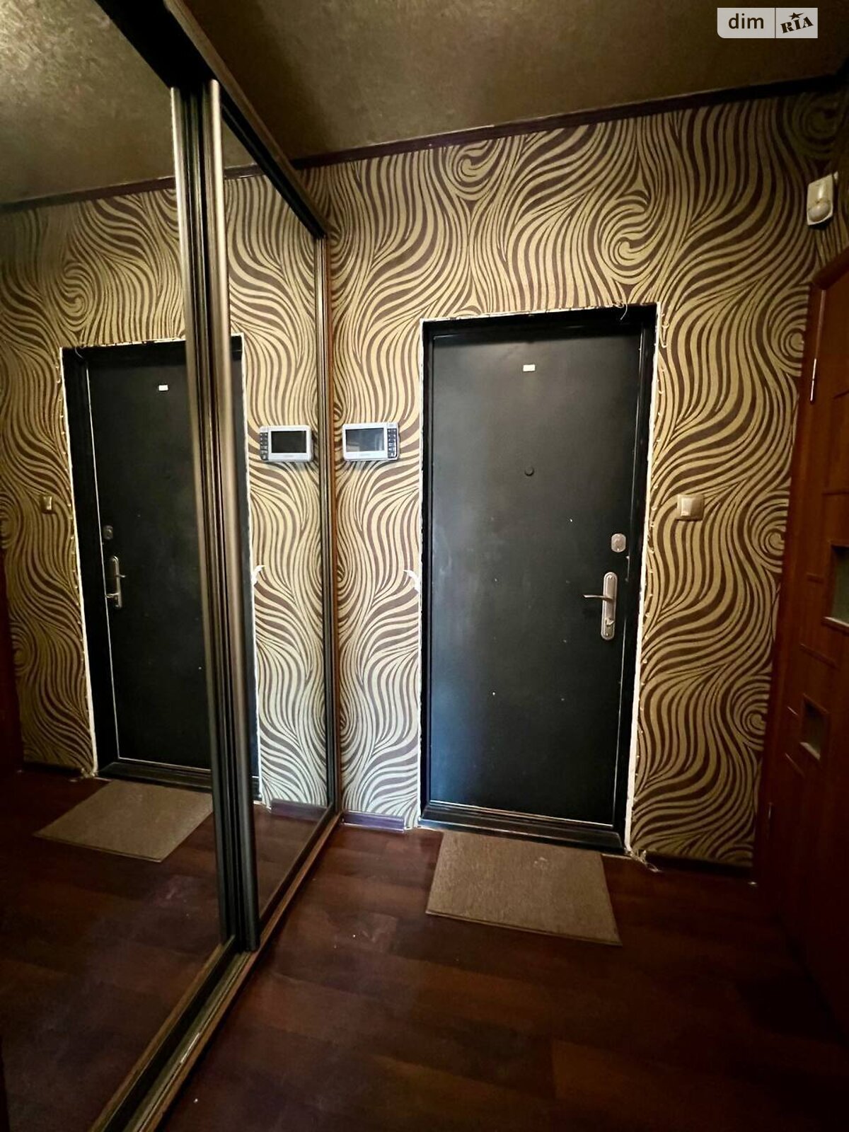 1-Room Apartment at Druzhby Narodov 237 with Full Amenities
