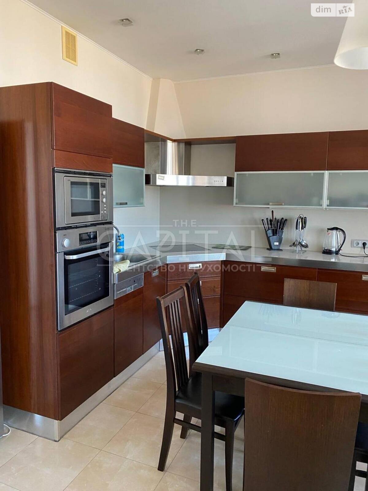 3-Bedroom Apartment in Kiev City Center with Panoramic View