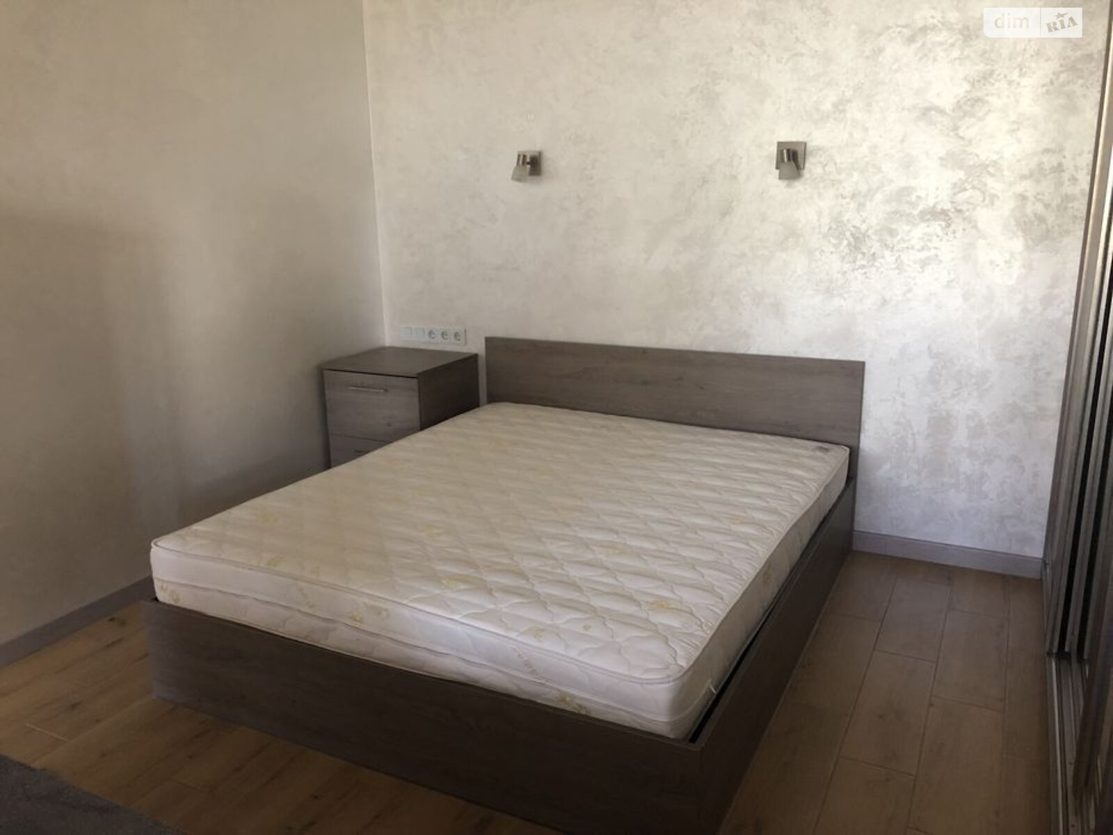 1-Bedroom Apartment in Kyiv on Beresteiskyi Avenue with Modern Renovation