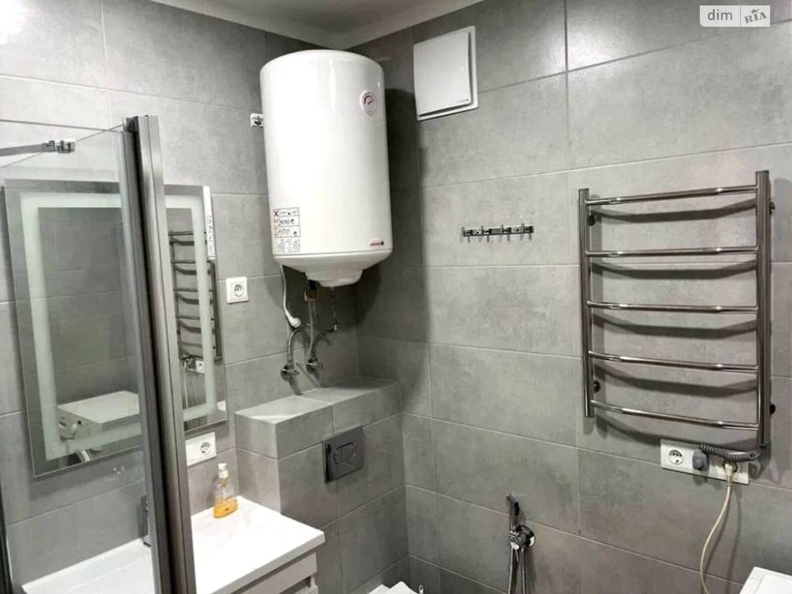 Fully Renovated Studio Apartment with Modern Amenities
