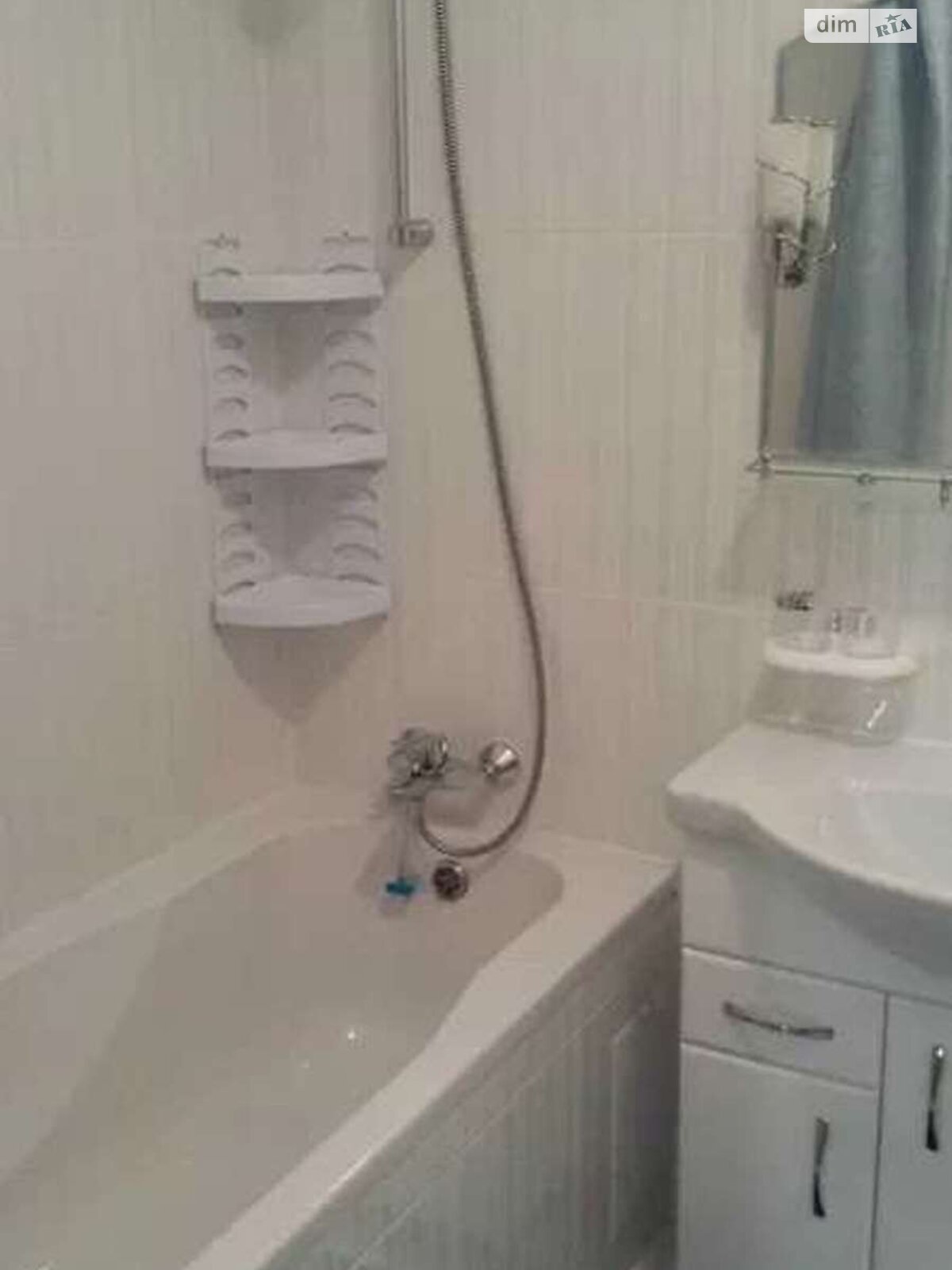 Quiet Apartment near Demiivska Station with Separate Rooms