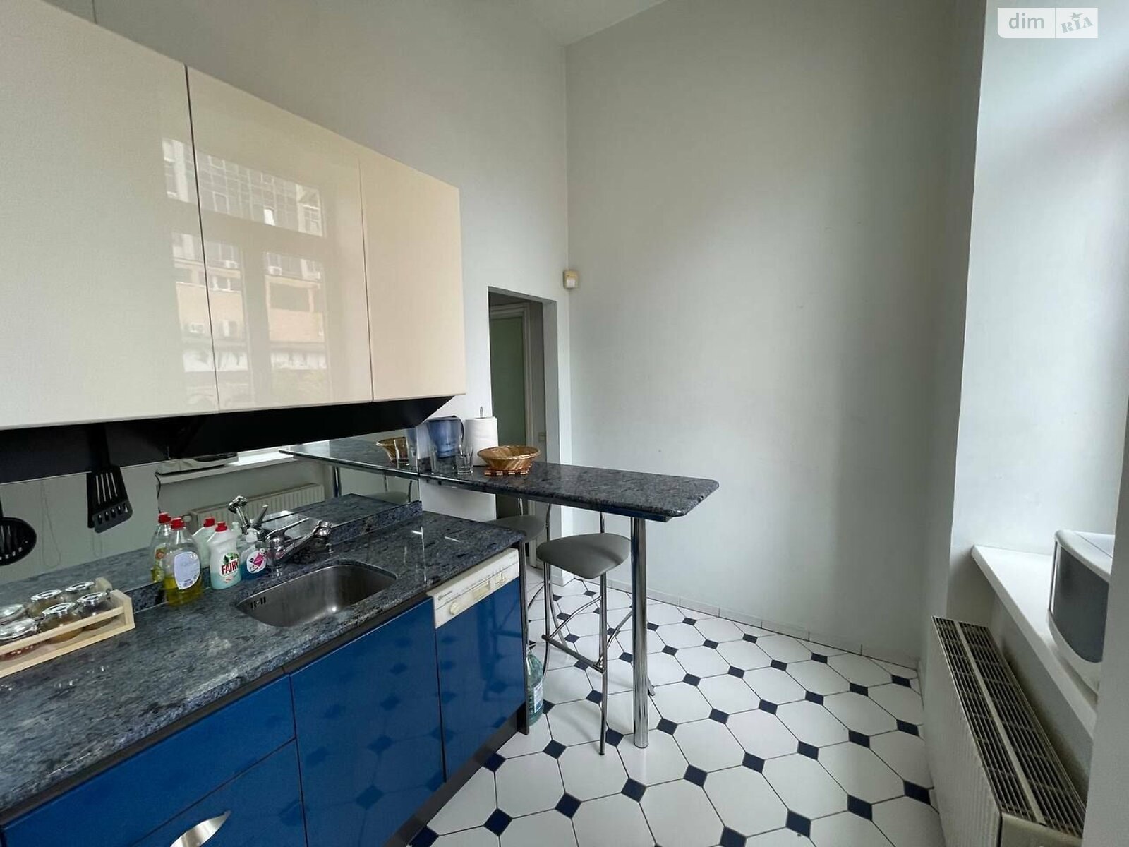 2-Room Apartment in Kyiv City Center near Olympic Metro Station