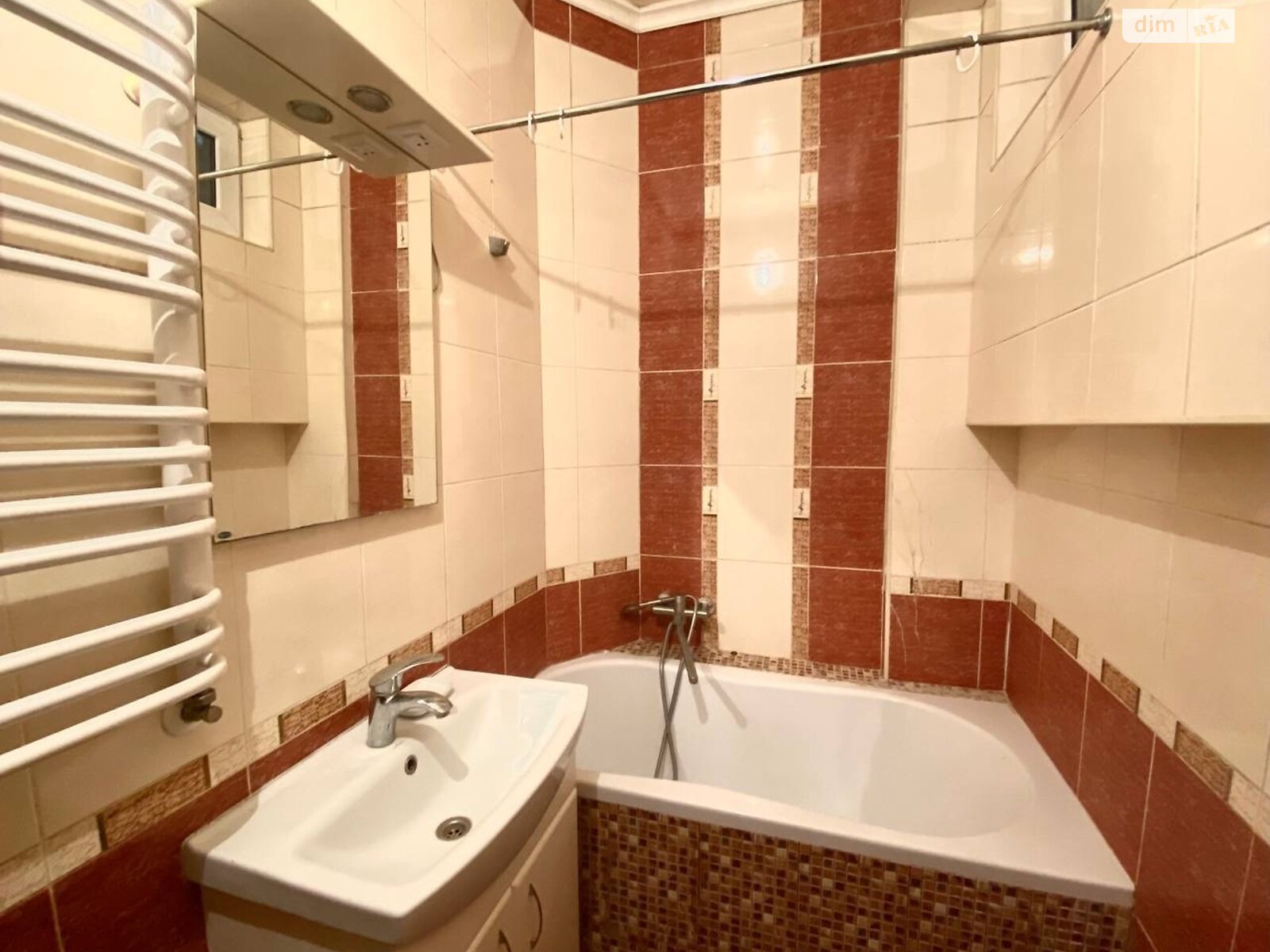 Cozy 1-bedroom apartment in city center near Danilo Halytsky Square
