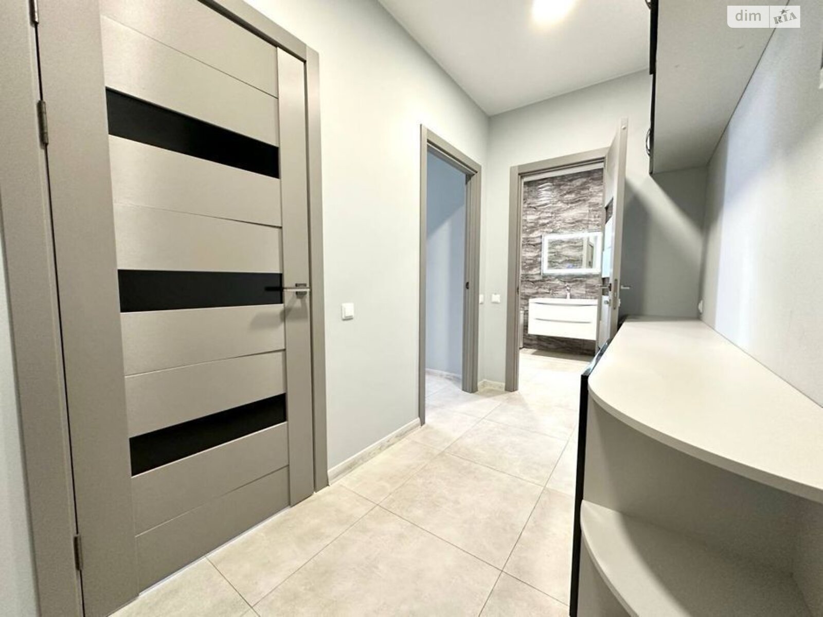 1-Room Business-Class Apartment in Dubinina Complex