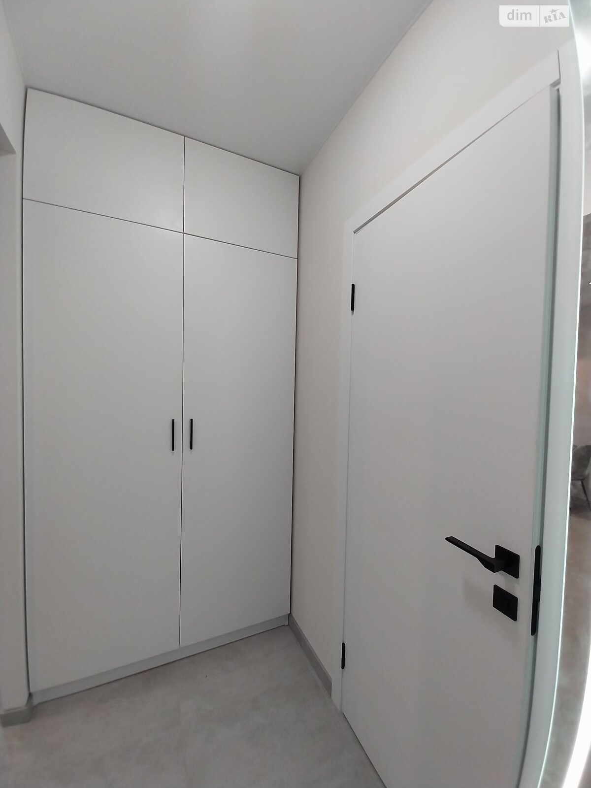 1-Bedroom Apartment in Arzhanova Complex, Left Bank