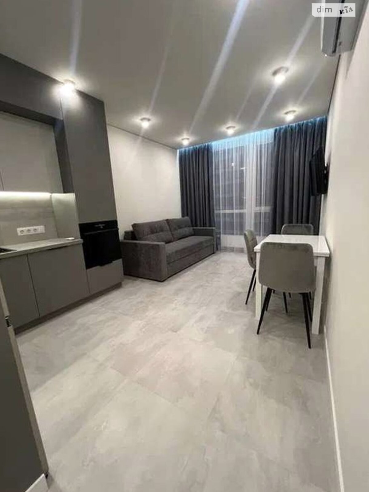 Modern Apartment with Designer Renovation near Dnipro Embankment