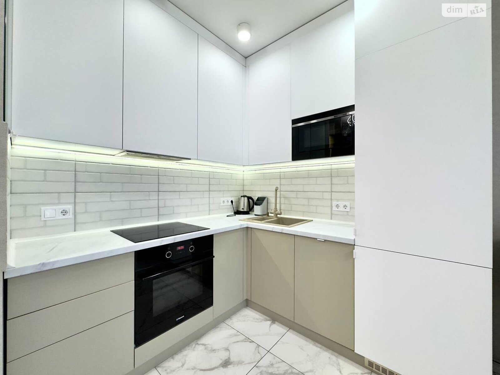 1-Bedroom Apartment in Avalon UP Complex with Balcony and City View