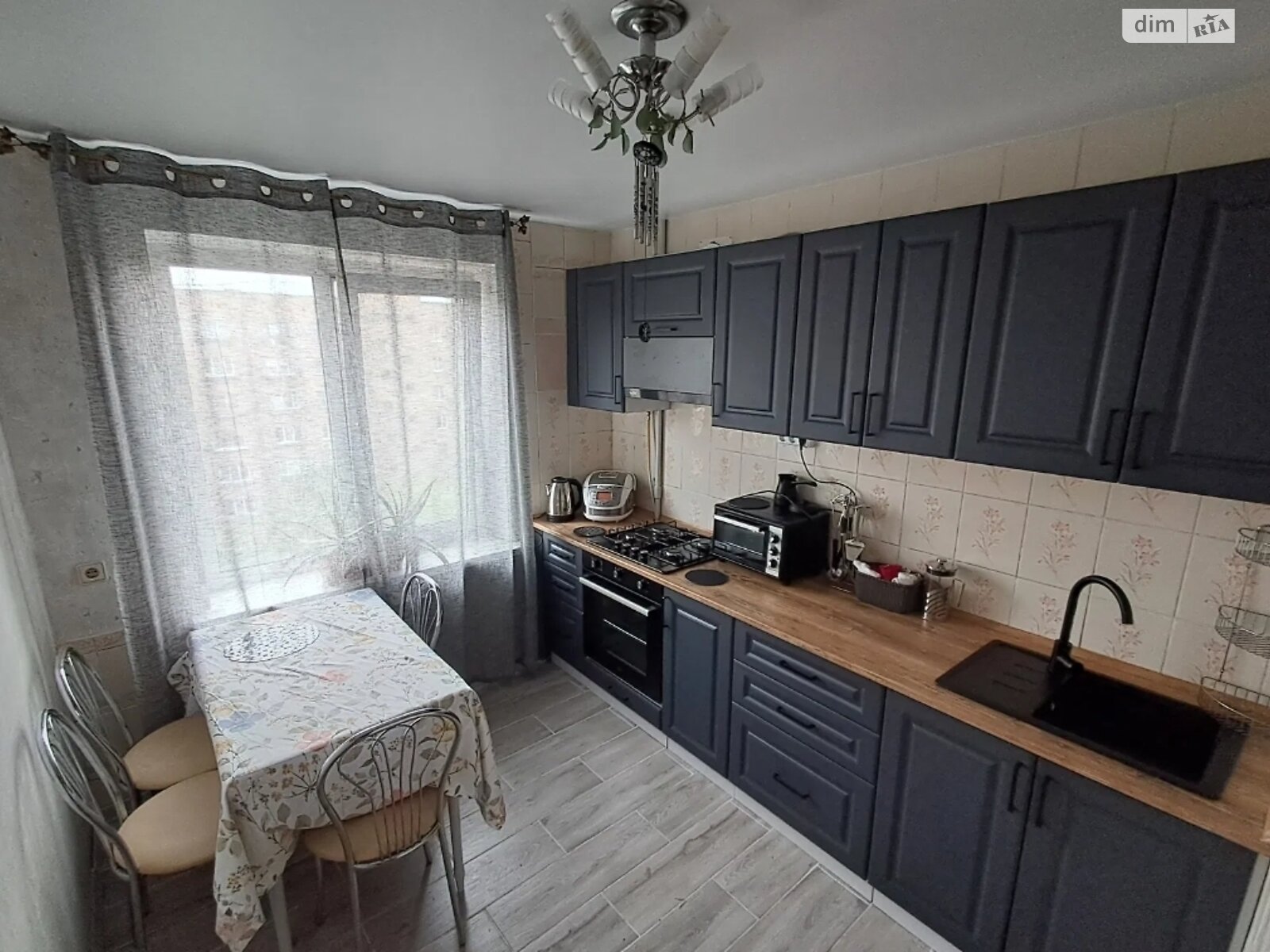 Cozy apartment with modern renovation and full amenities