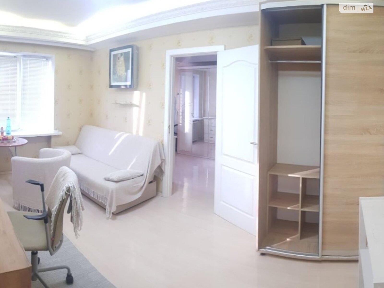Spacious 2-Room Apartment on B. Khmelnitsky Street, Comfortable and Fully Furnished