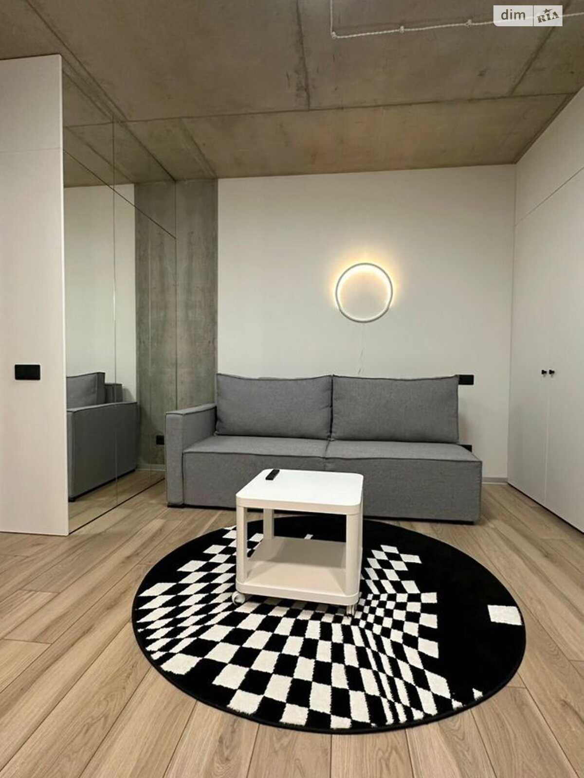 Spacious Studio Apartment with Separate Bedroom and Kitchen