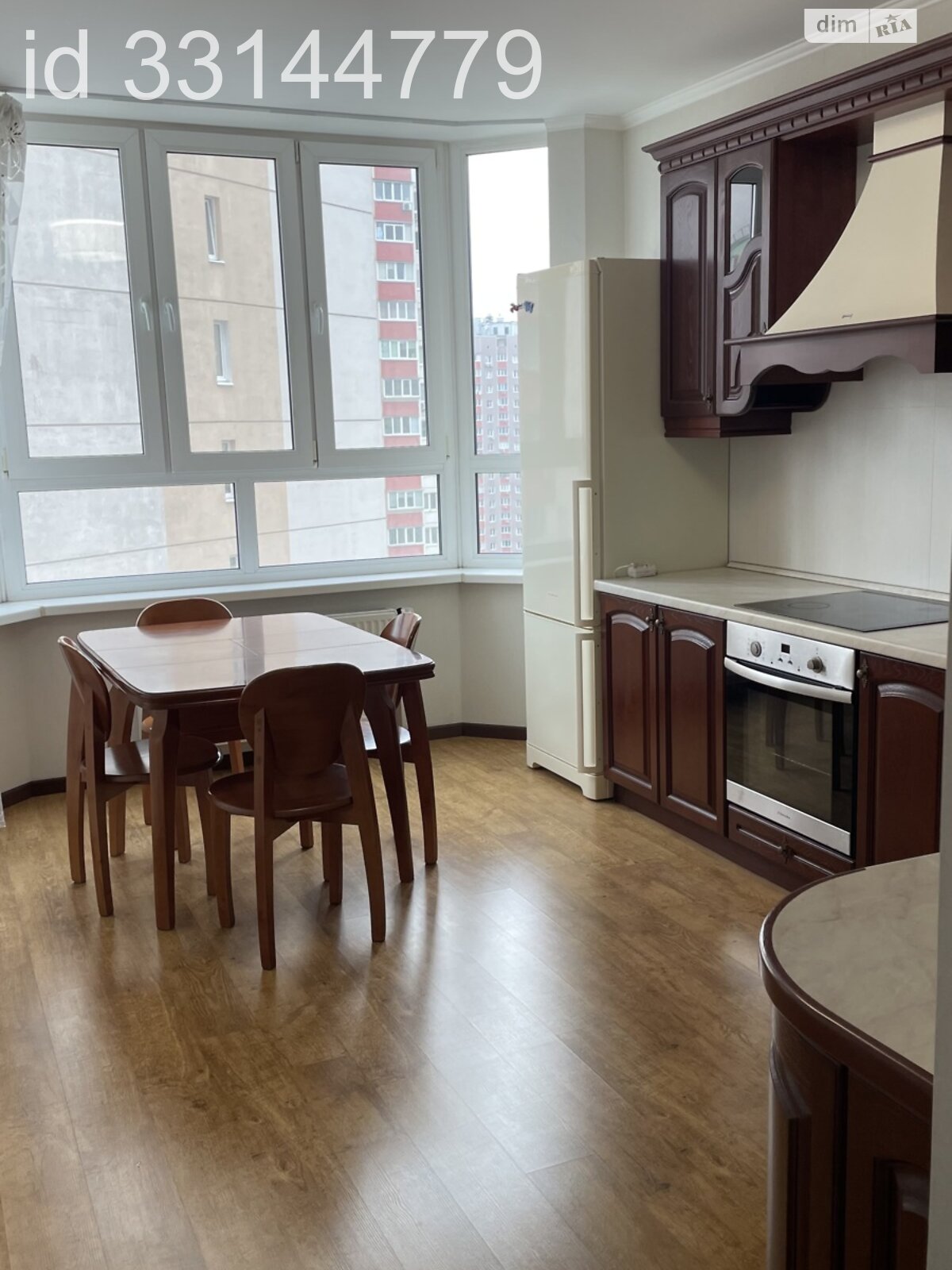 Spacious 80 sq.m. apartment near Osokорки metro, fully furnished