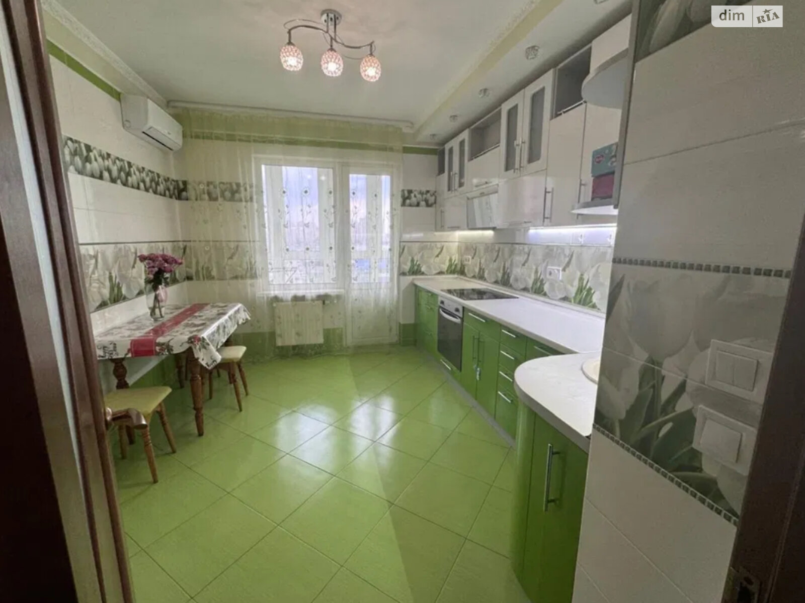 Cozy Apartment in Patriotika Complex, Boris Gmyri Street 18