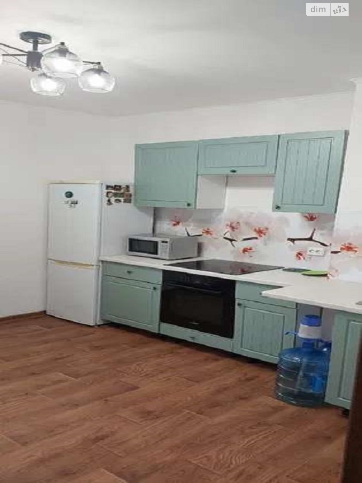 1-bedroom apartment near Kharkivska metro, with lake and park nearby