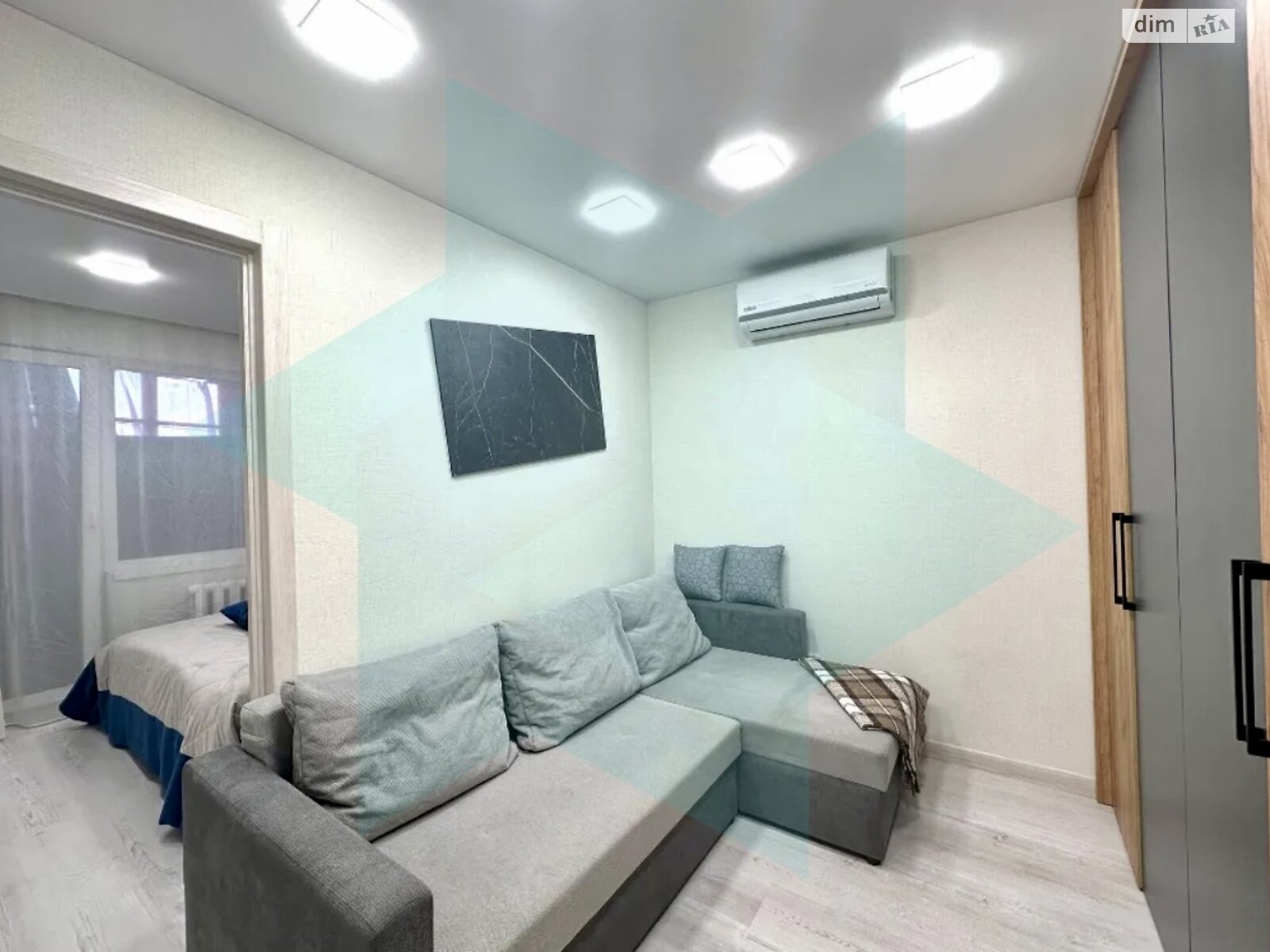 2-room apartment on Heroiv Avenue, 20