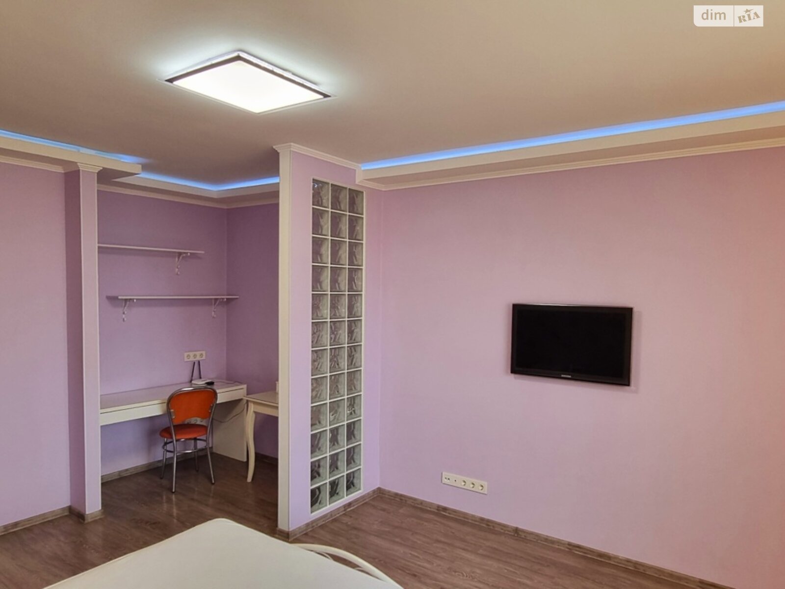Spacious 1-bedroom apartment with panoramic city views