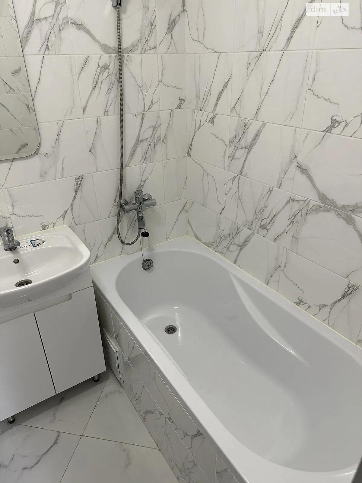 One-bedroom apartment with good renovation, fully furnished