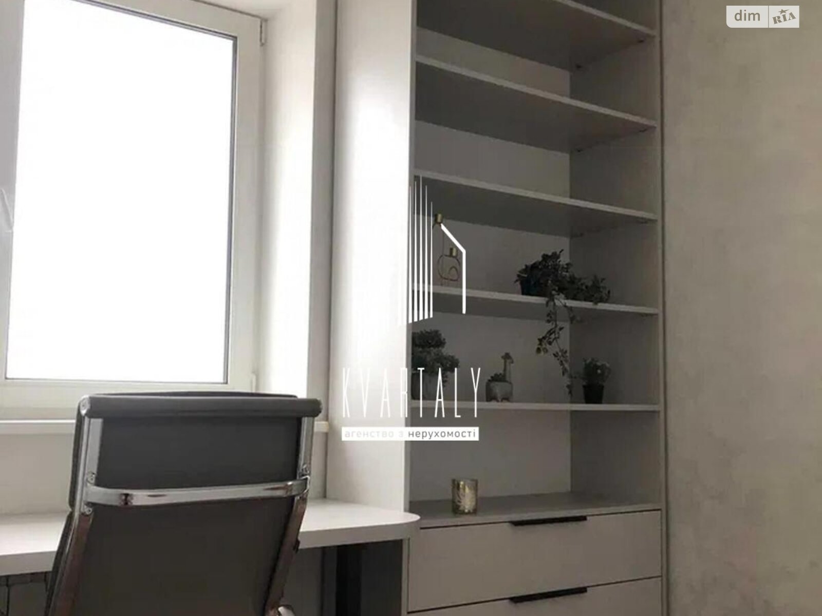 2-bedroom apartment in modern design, 25th floor, great location