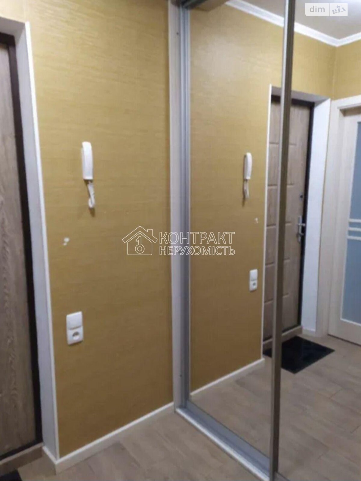 1-Room Apartment on Newton Street, Well-Renovated