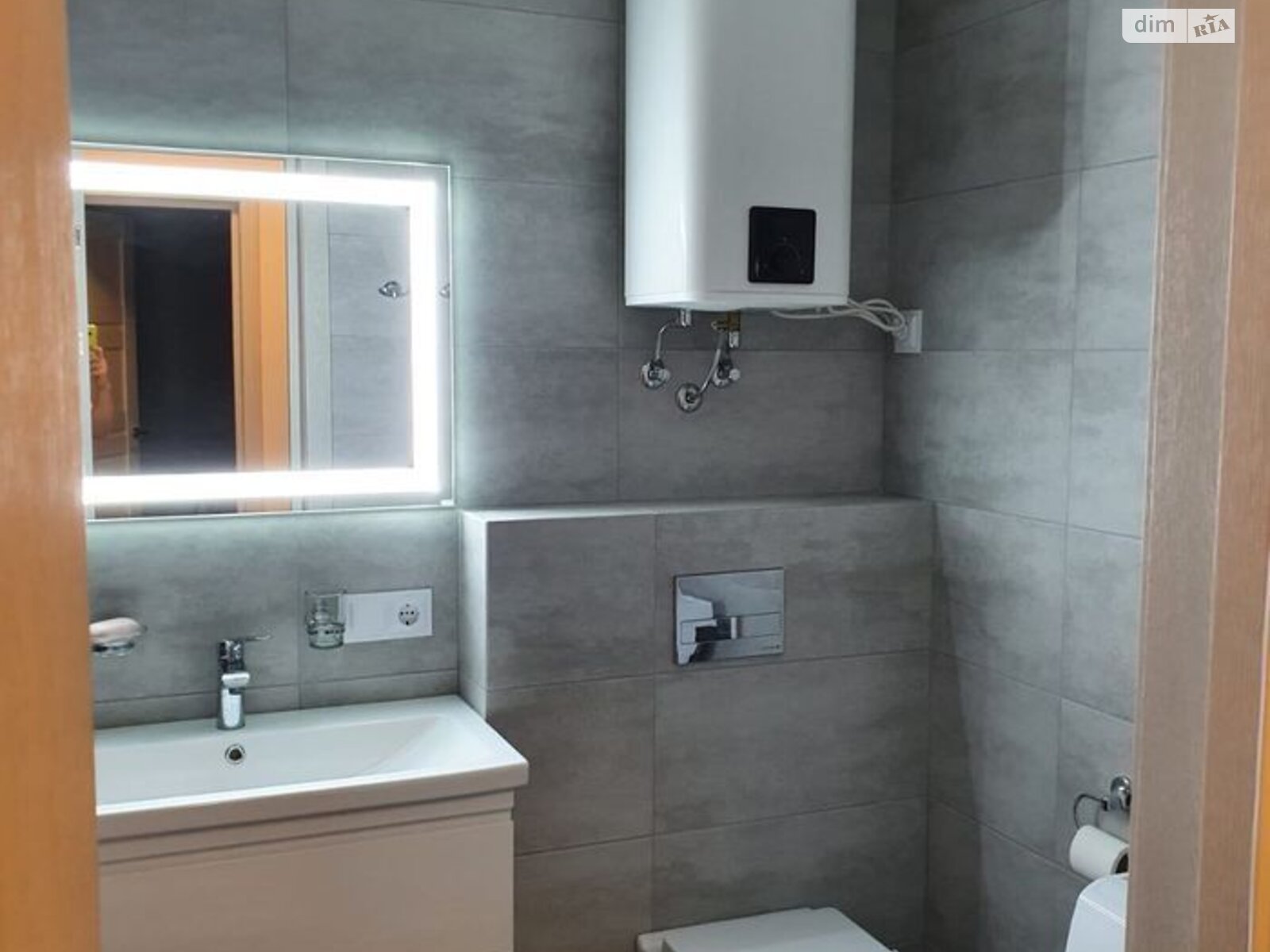 1-Bedroom Apartment on Dragomanova Street, 25th Floor, Comfort Class Building
