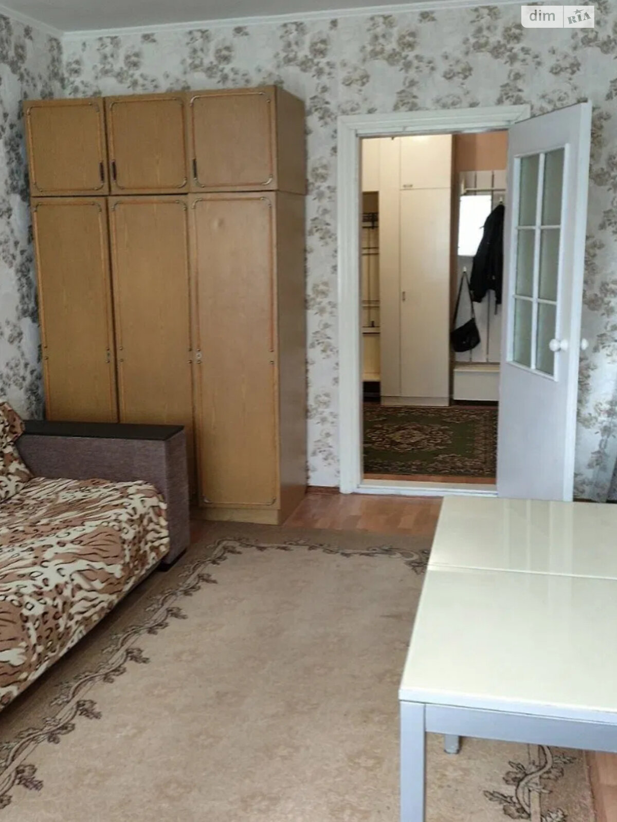 Bright and spacious apartment with basic renovation, first floor