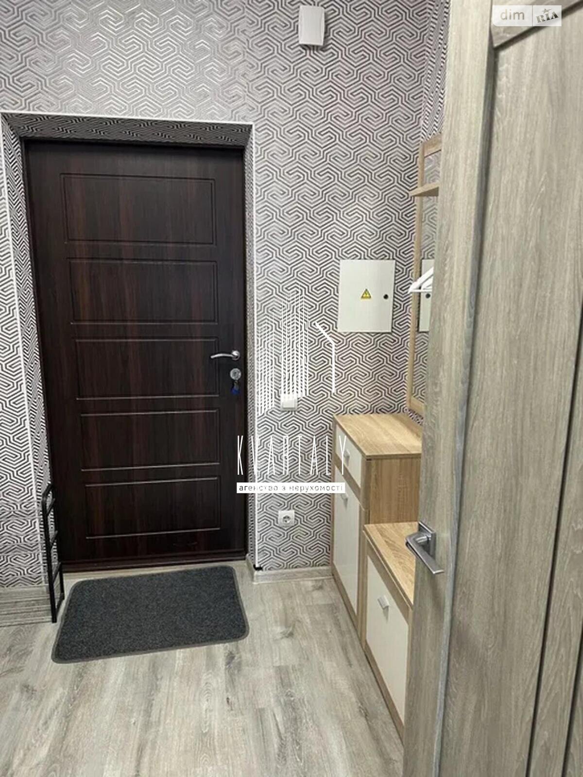 1-Bedroom Apartment in Kakhovska 62, Comfortable Modern Living