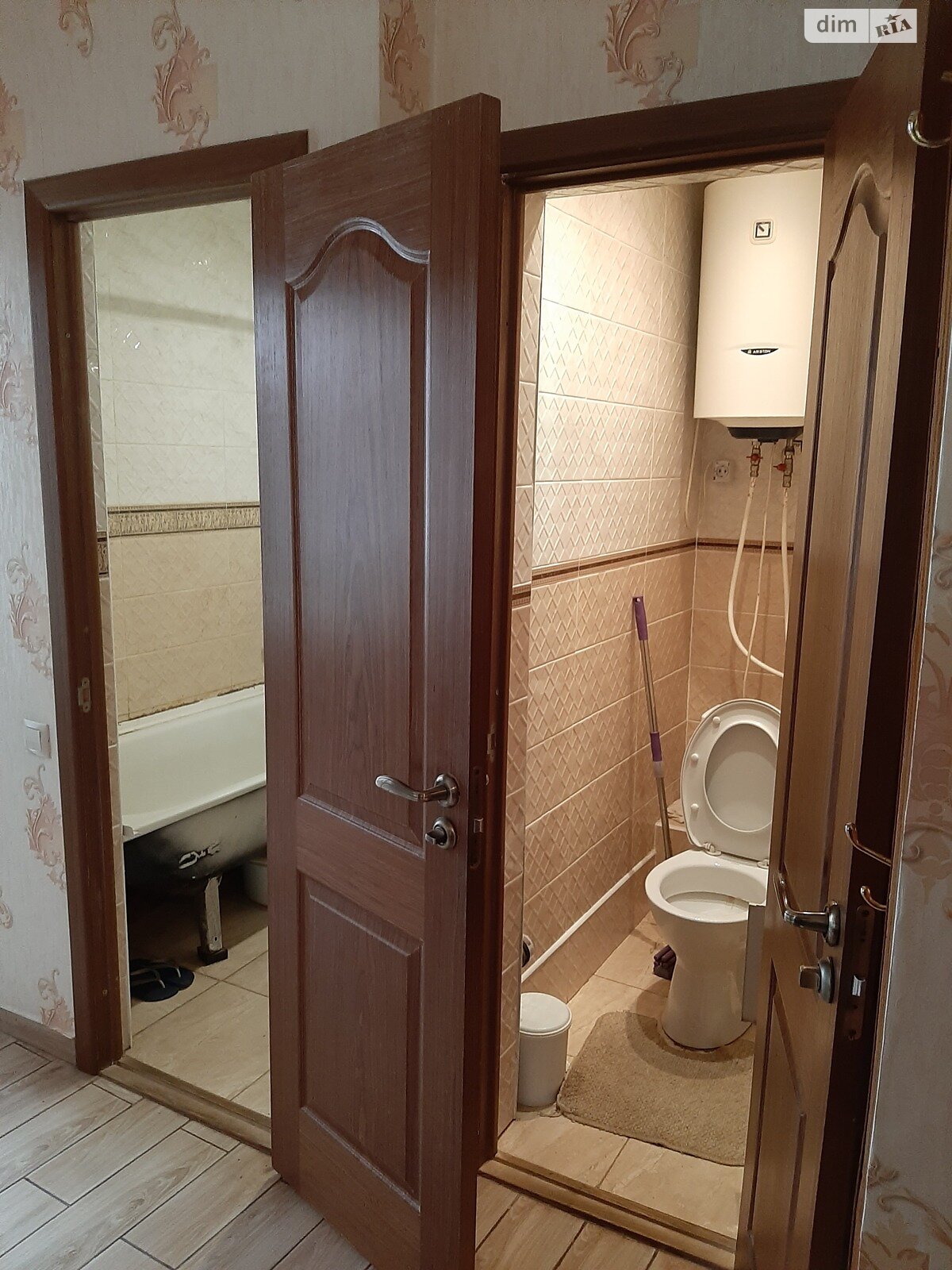 Apartment near park, fast tram, supermarkets, and school
