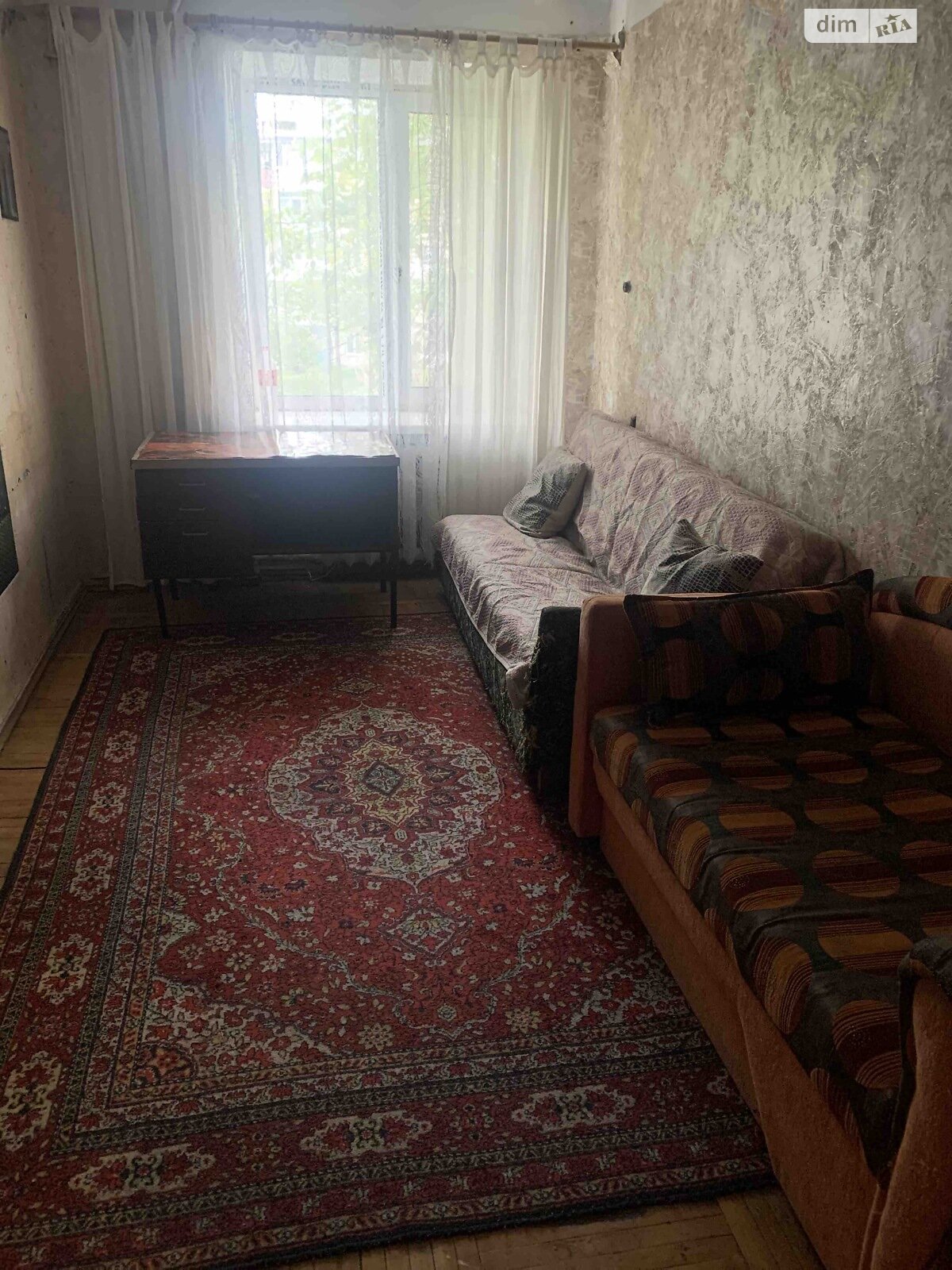 Separate rooms, cosmetic repair, good living condition with furniture and appliances