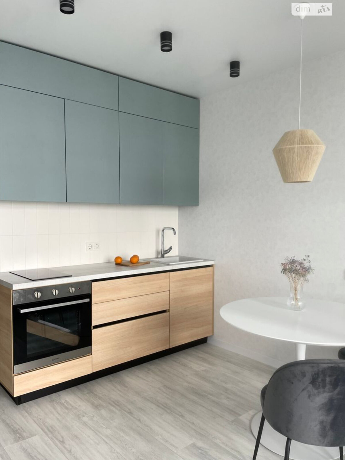 Modern Apartment near Metro with Full Appliance Set