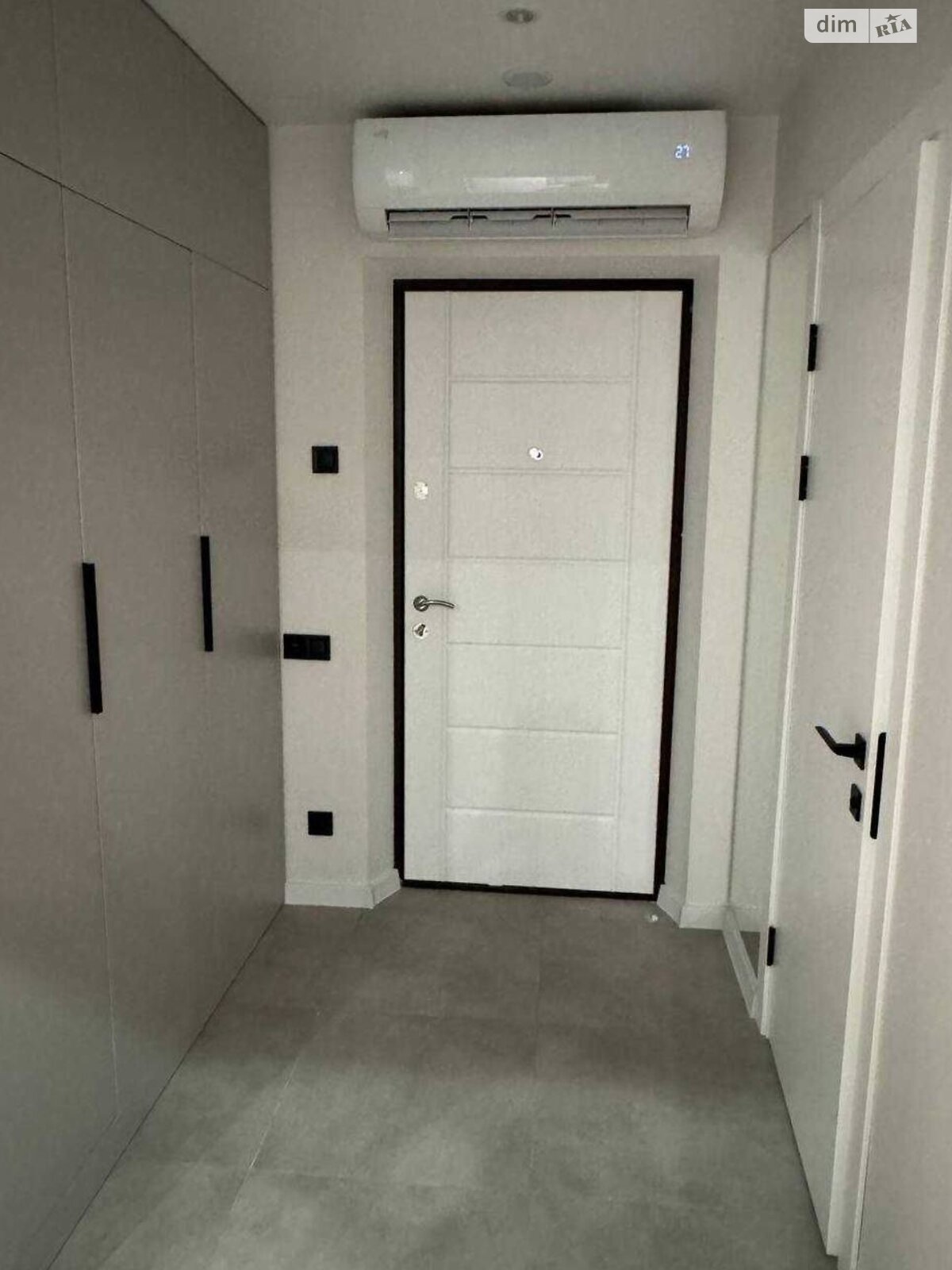 1-Bedroom Apartment with Designer Renovation in Elite Residential Complex