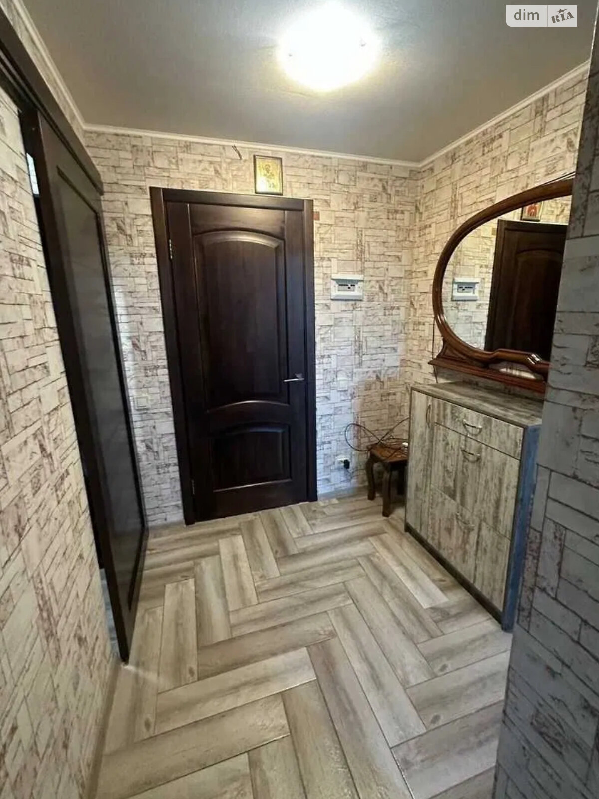 Modern Apartment with Functional Design and Comfortable Amenities